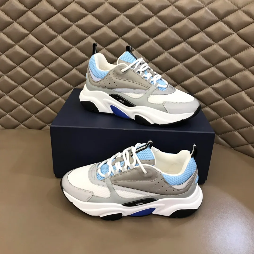 Factory price: 480💰 ◾️▫️Dior D®️ x 🆕 (high version) B22 men's jogging fashion sneakers, this single product draws inspiration from retro jogging shoes. It adopts a thick low-top design, with an upper made of black cow leather and mesh fabric, and a black and white engraved rubber sole. Black mesh fabric tongue and heel counters complement black laces, with an embossed "Di~r" logo embellishment on the side. These sneakers can be mixed and matched with a classic suit for a sporty chic look! Size: 39-45 (38, 46 can be customized)